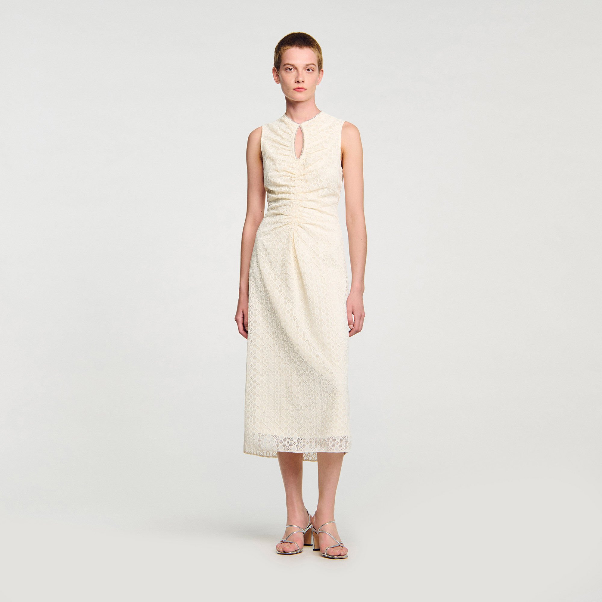Langes Spitzenkleid