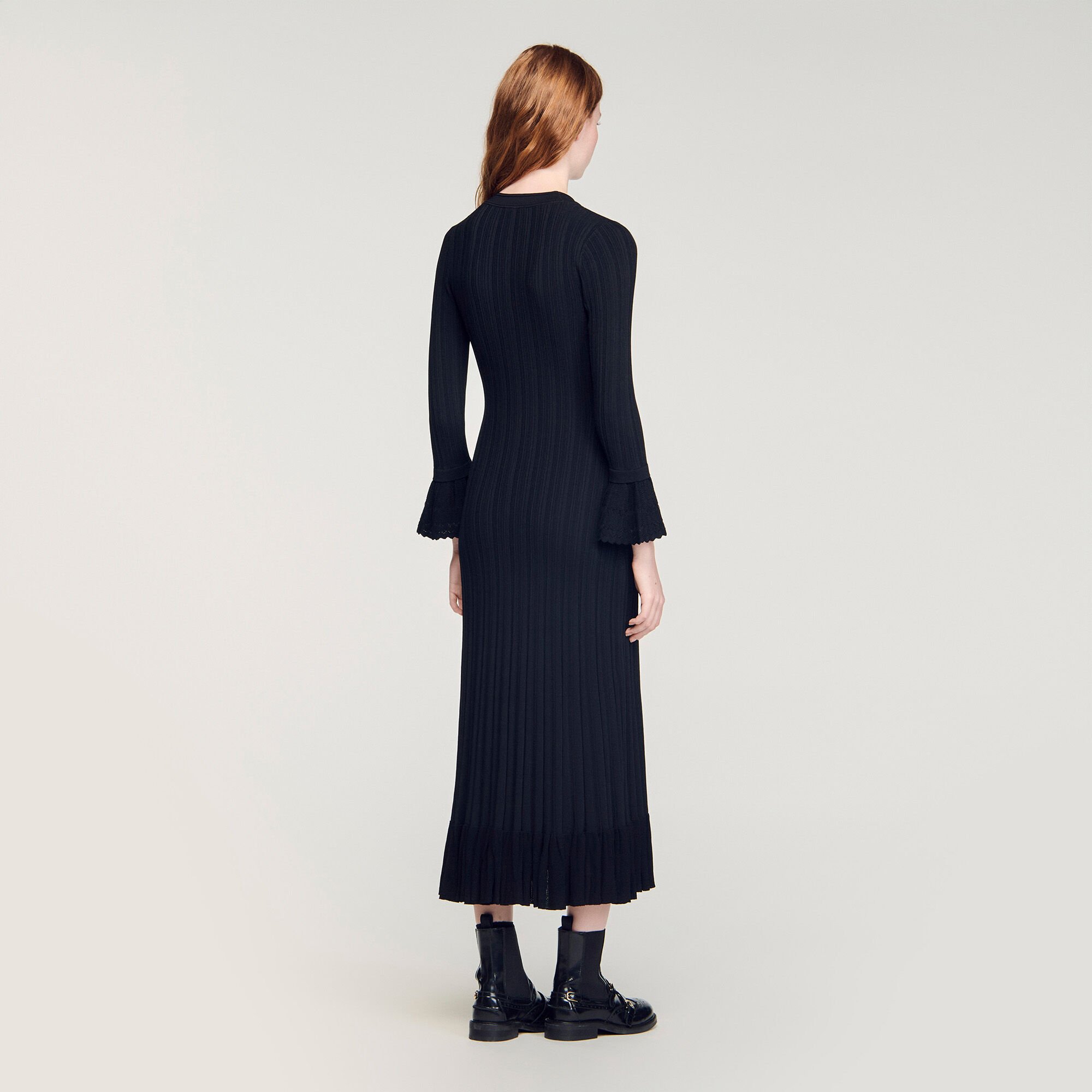 Langes Strickkleid mit Volant