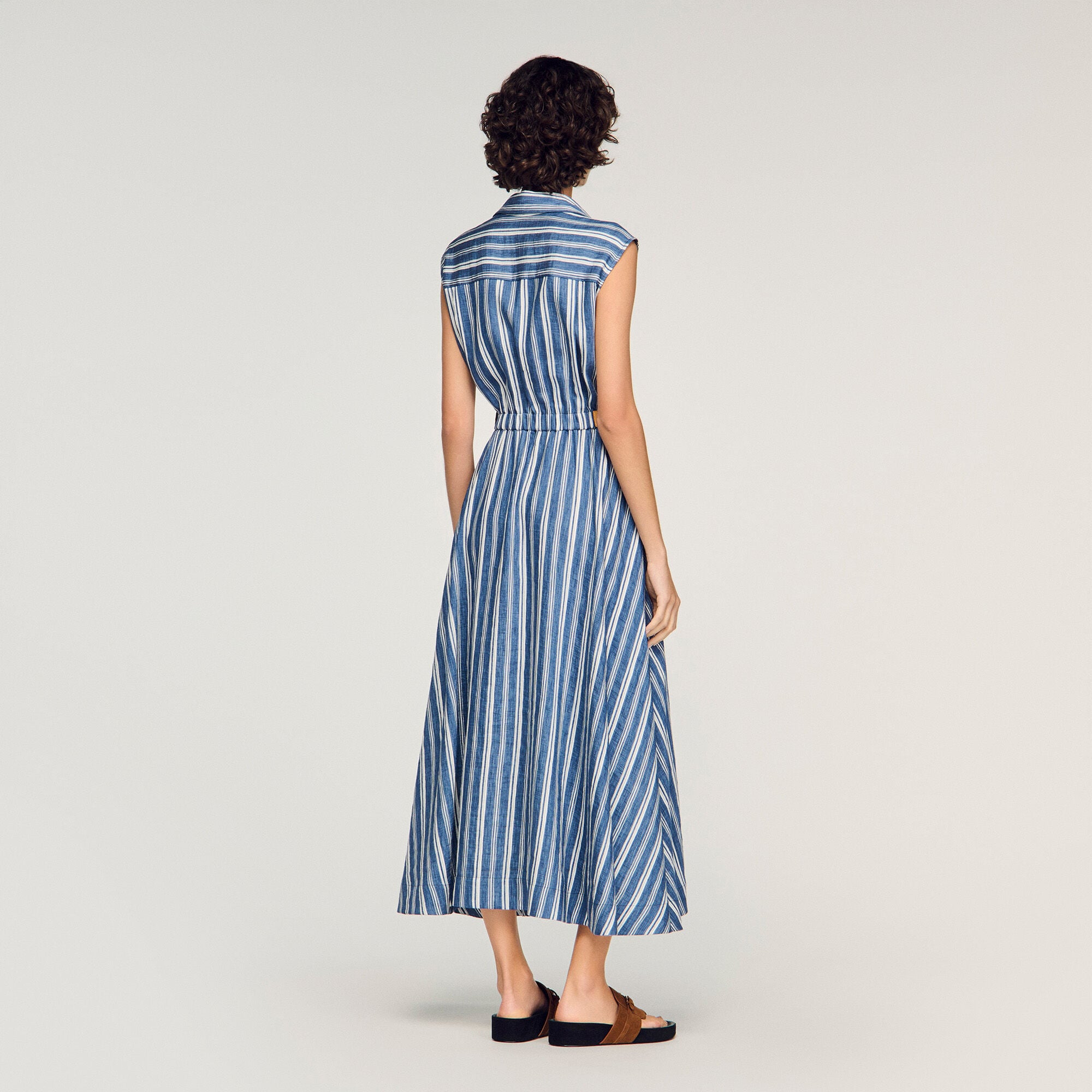 Langes Kleid mit Streifen und Leder