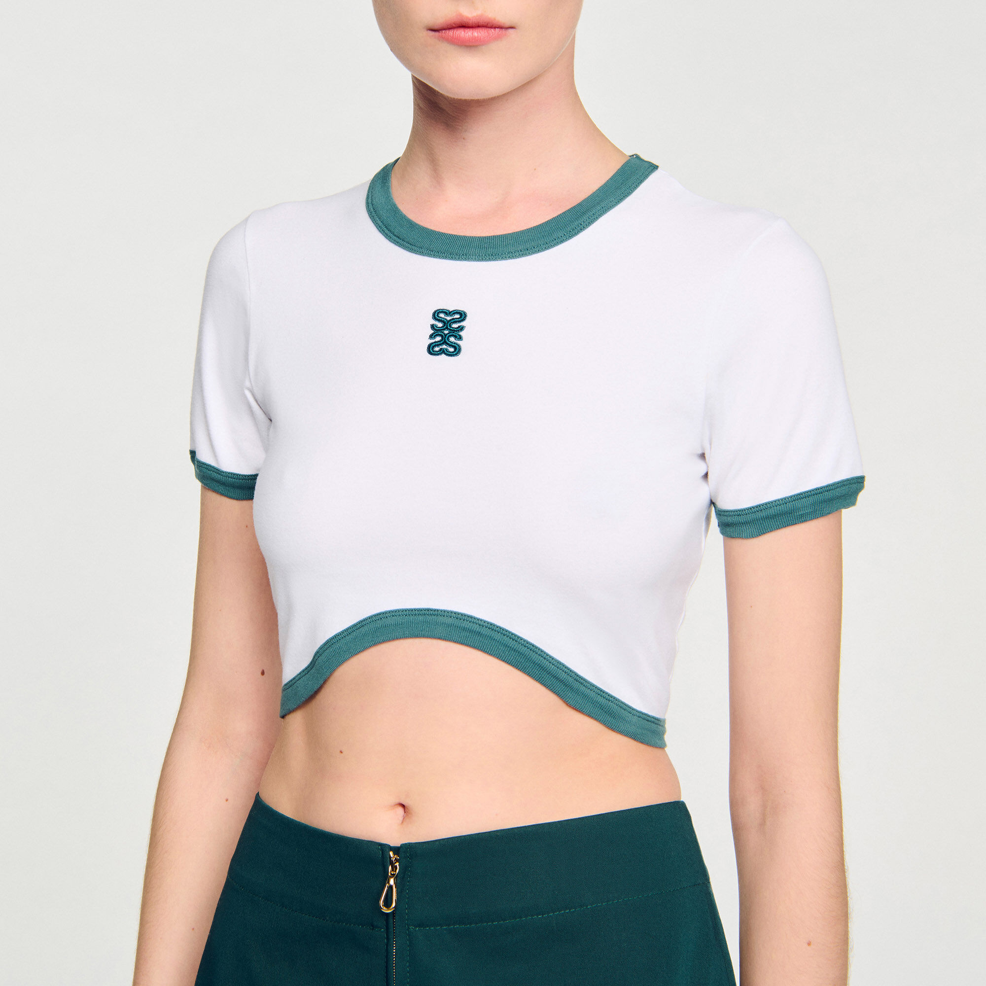 Zweifarbiges kurzes T-Shirt