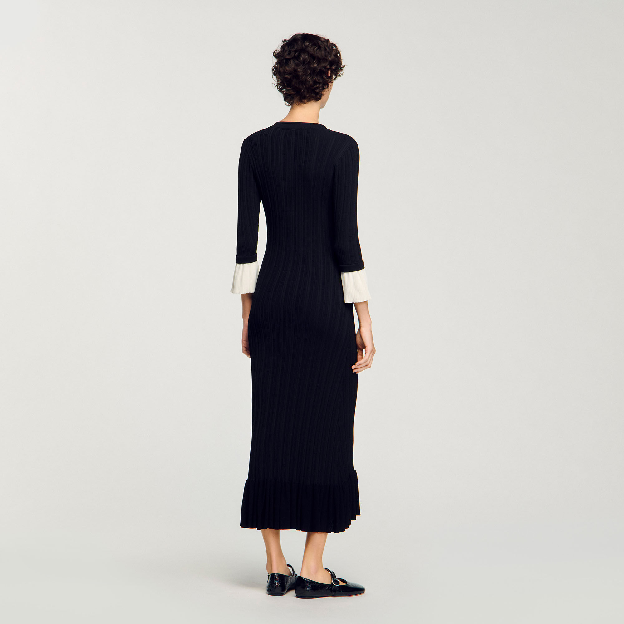 Langes zweifarbiges Strickkleid