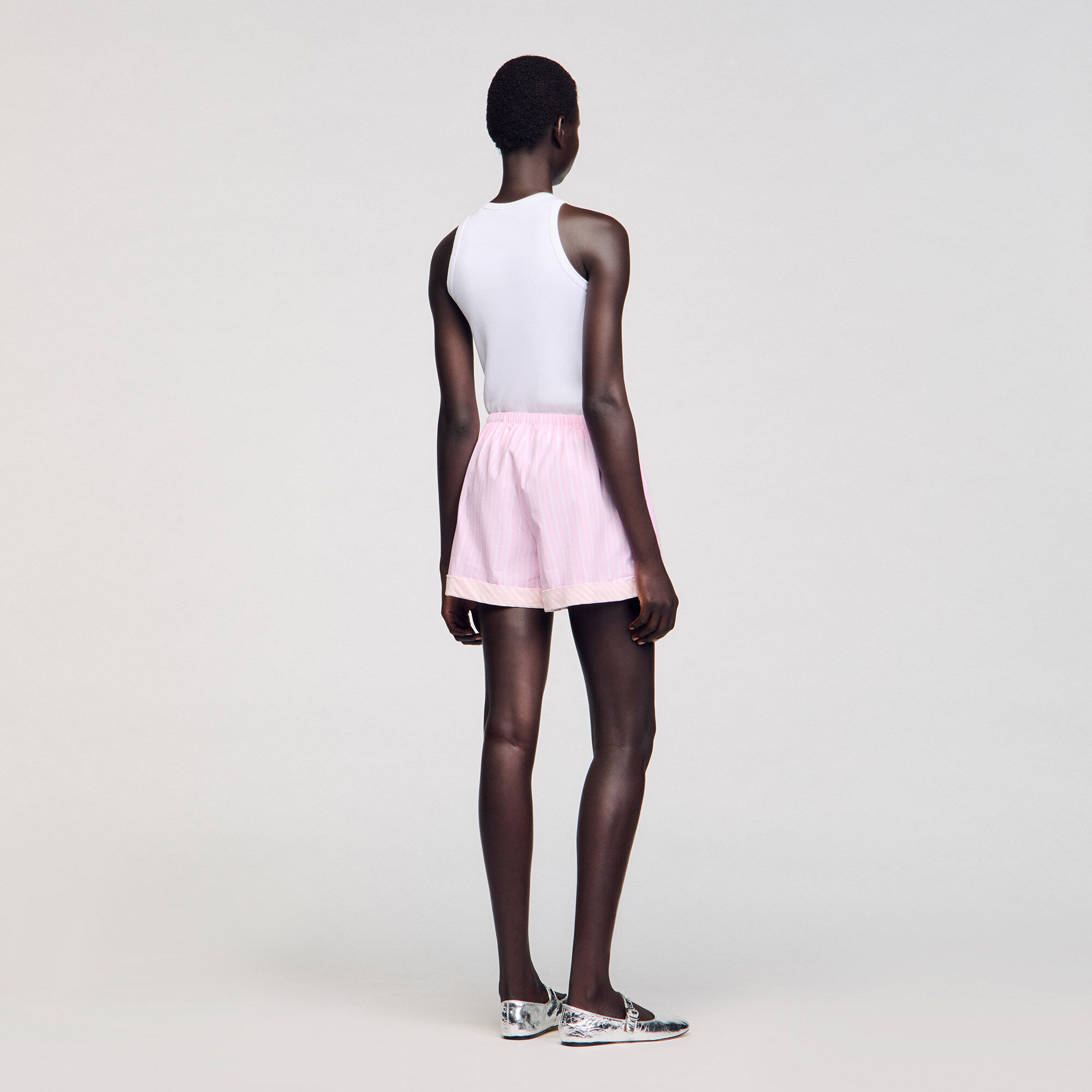 Gestreifte Shorts mit Strassbesatz