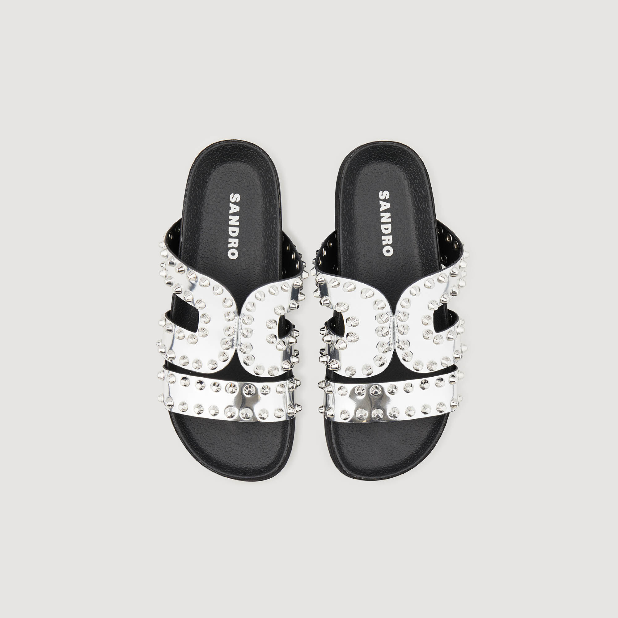 Flache Sandalen mit Nieten schwarz grau fur Damen Sandro Paris