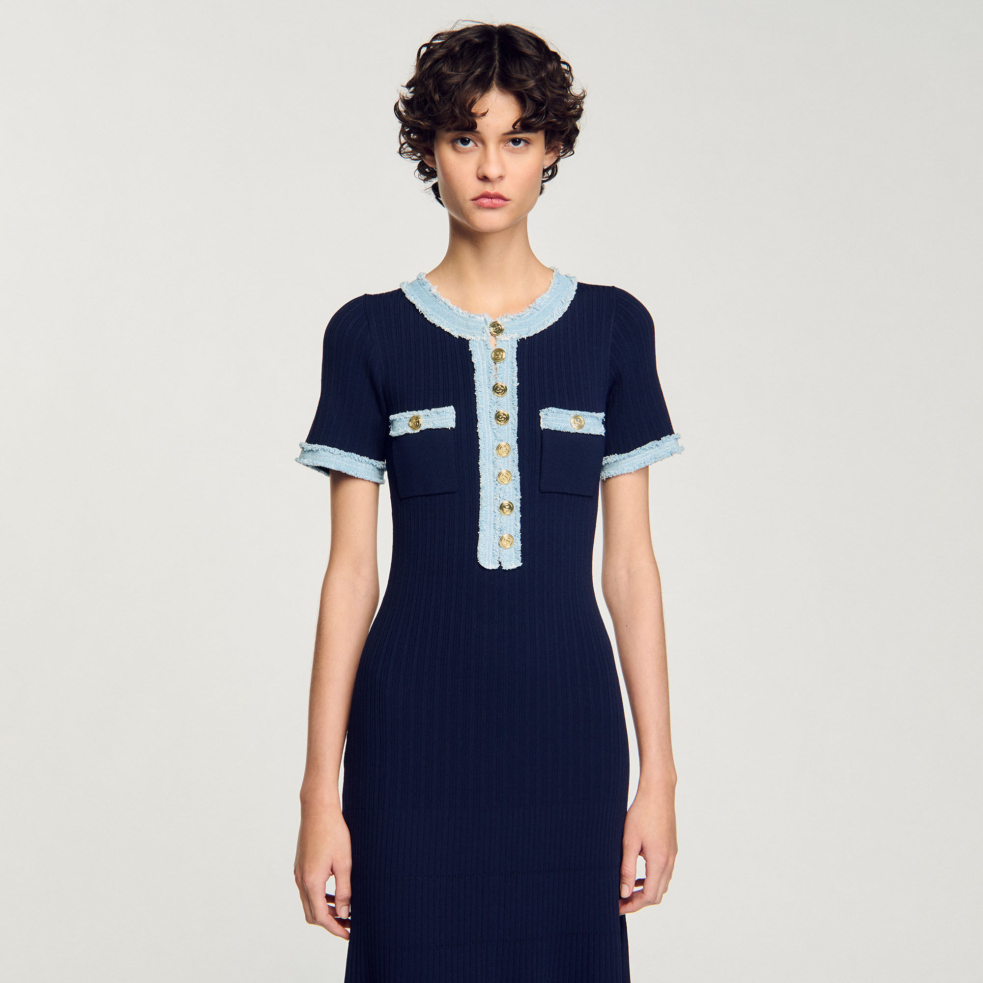 Midi-Kleid aus Strick und Denim