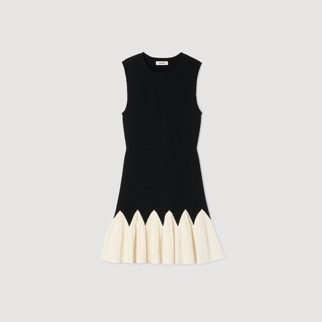 Kurzes zweifarbiges Strickkleid