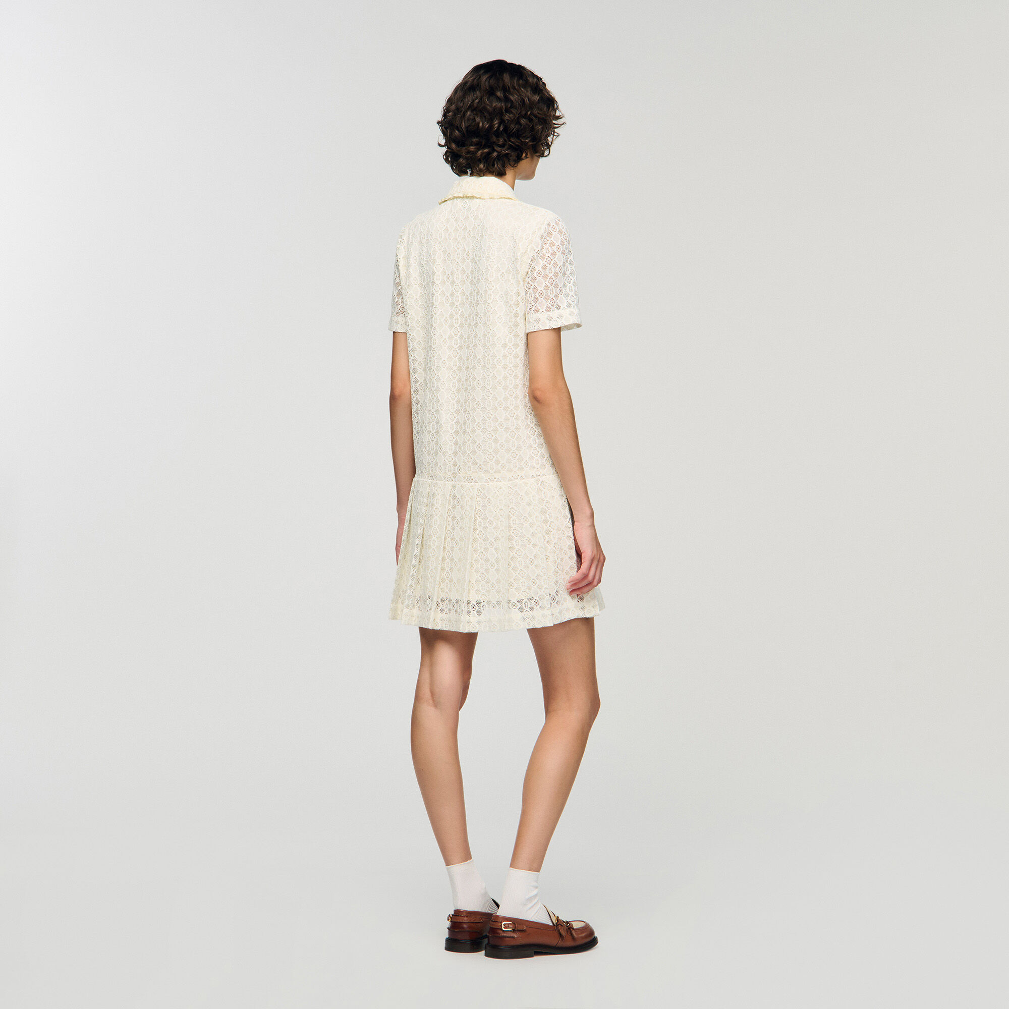 Kurzes Spitzenkleid