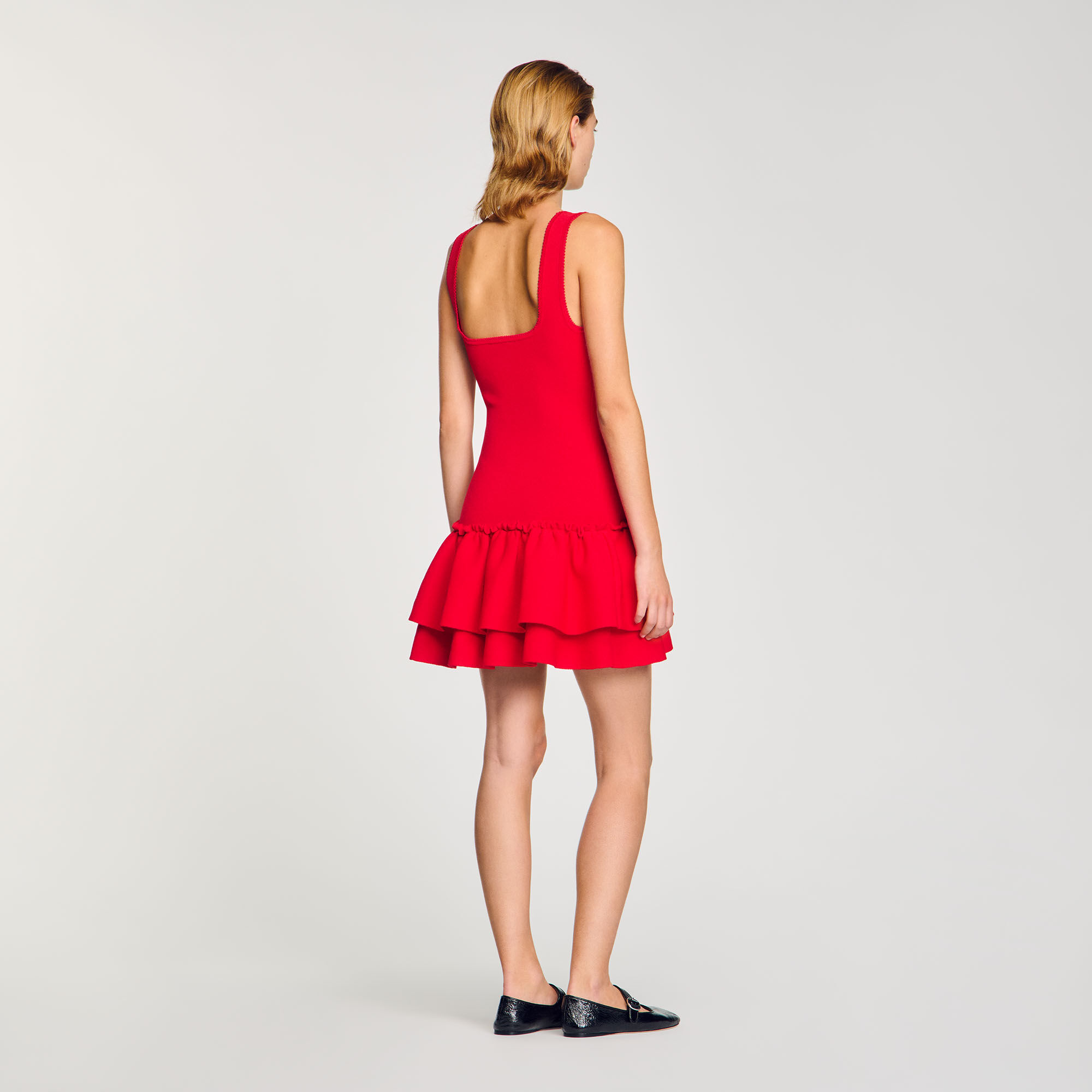 Kurzes Strickkleid mit Volant