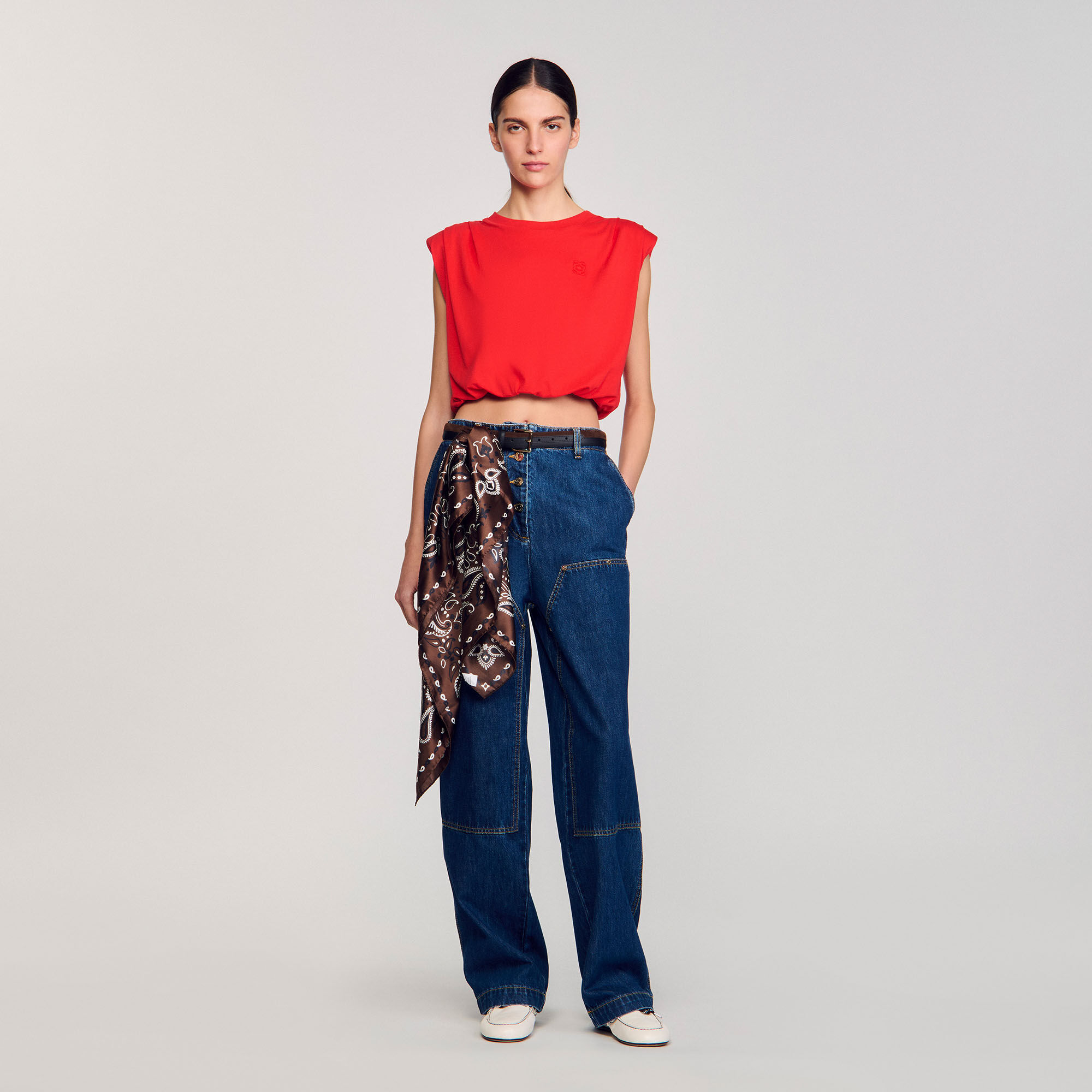Kurzes drapiertes T-Shirt