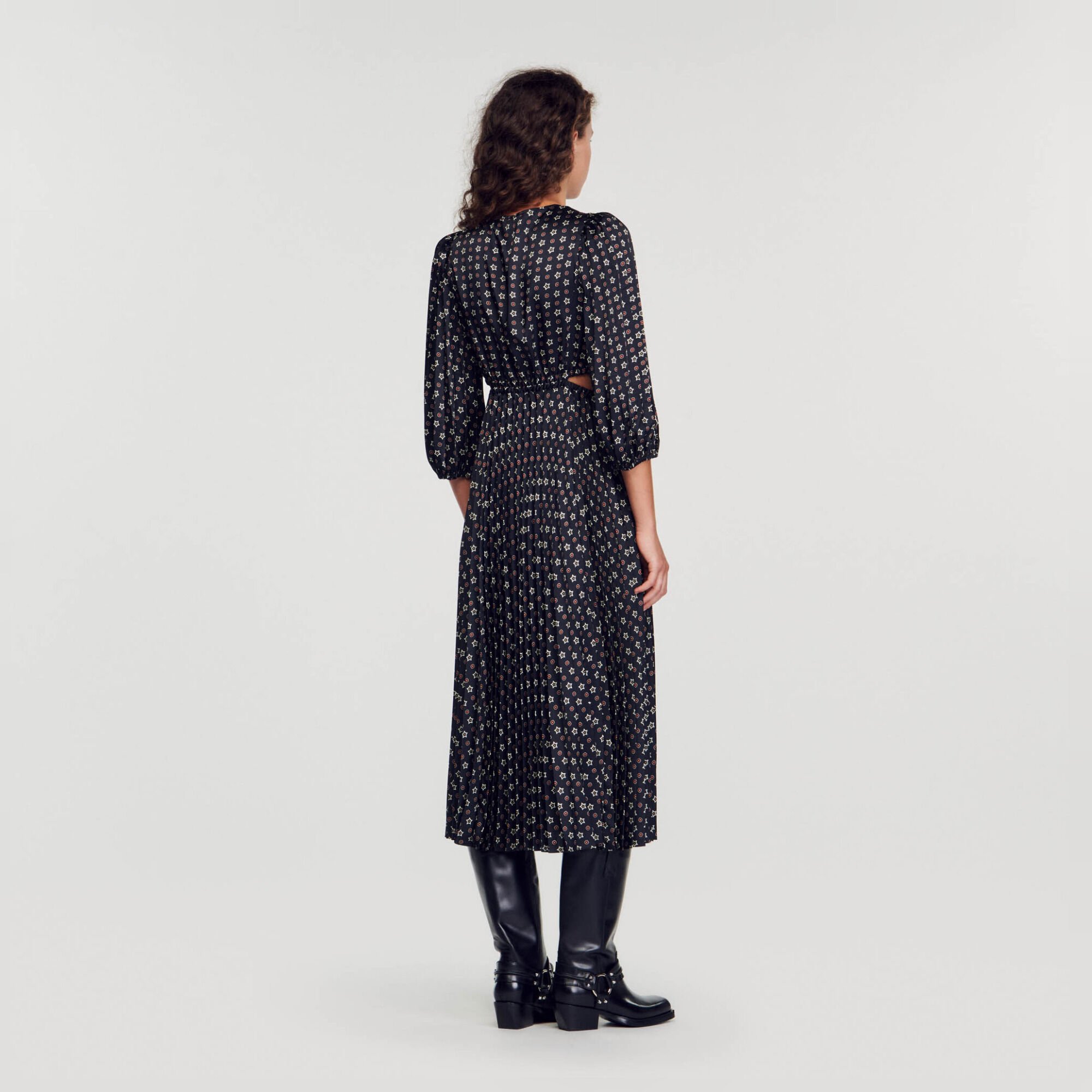 Langes plissiertes Kleid mit Print