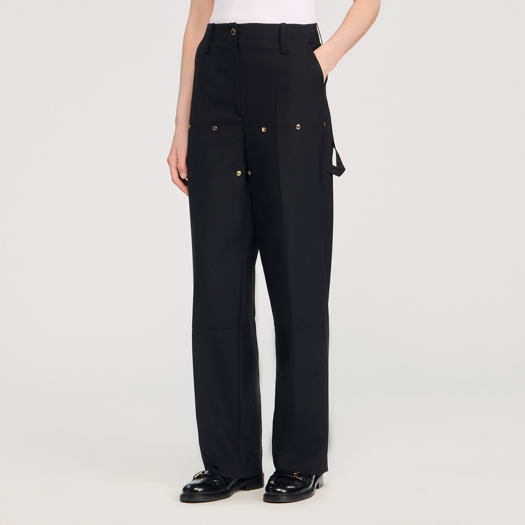 Fließende Hose mit Nieten