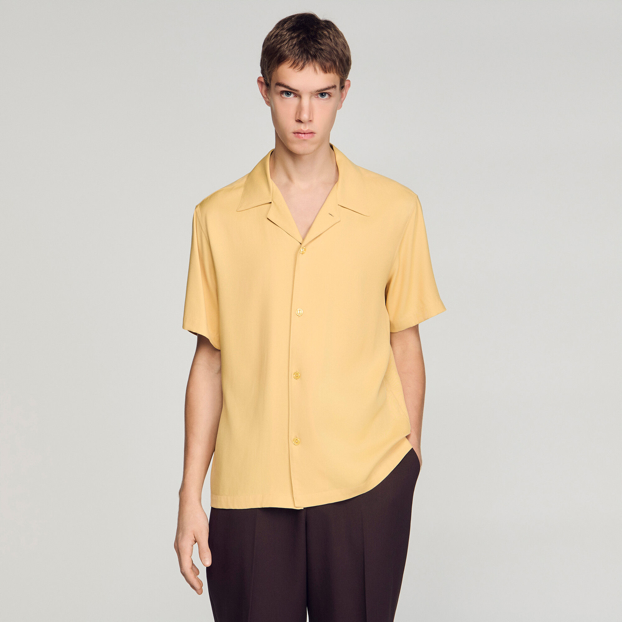 Flie&szlig;endes Hemd mit Haifisch-Kragen