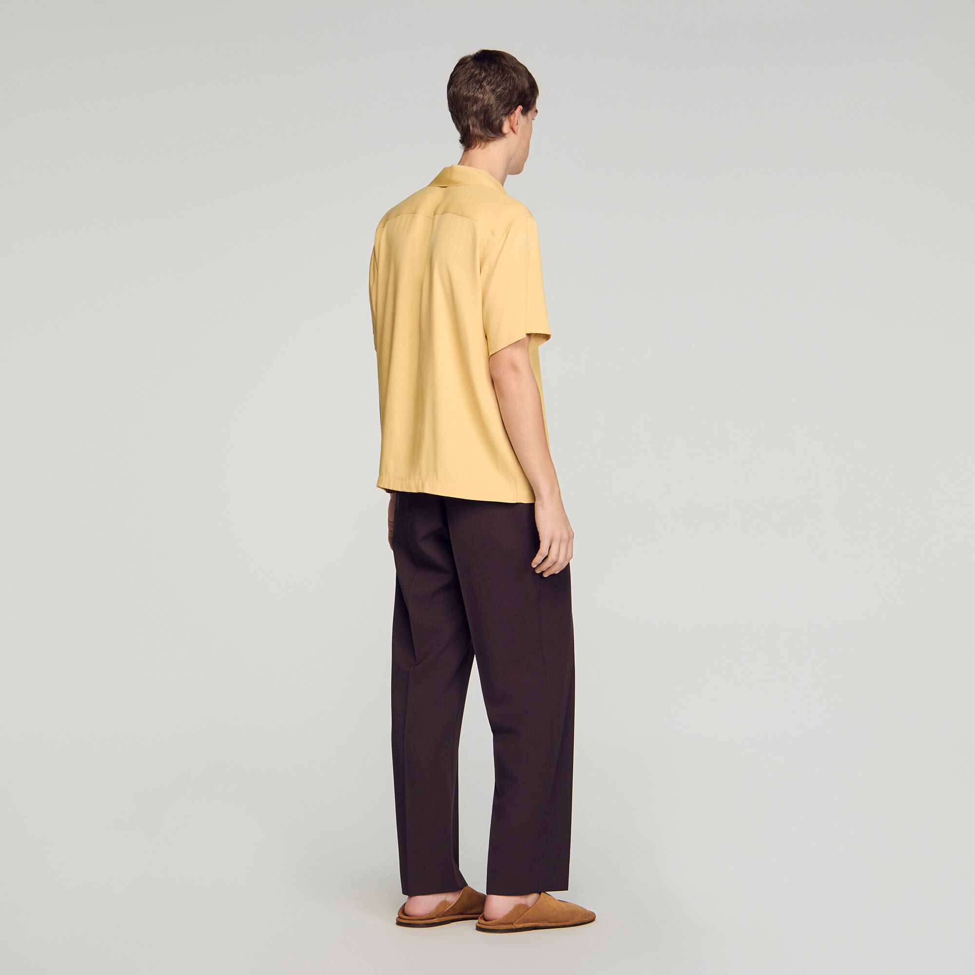 Flie&szlig;endes Hemd mit Haifisch-Kragen