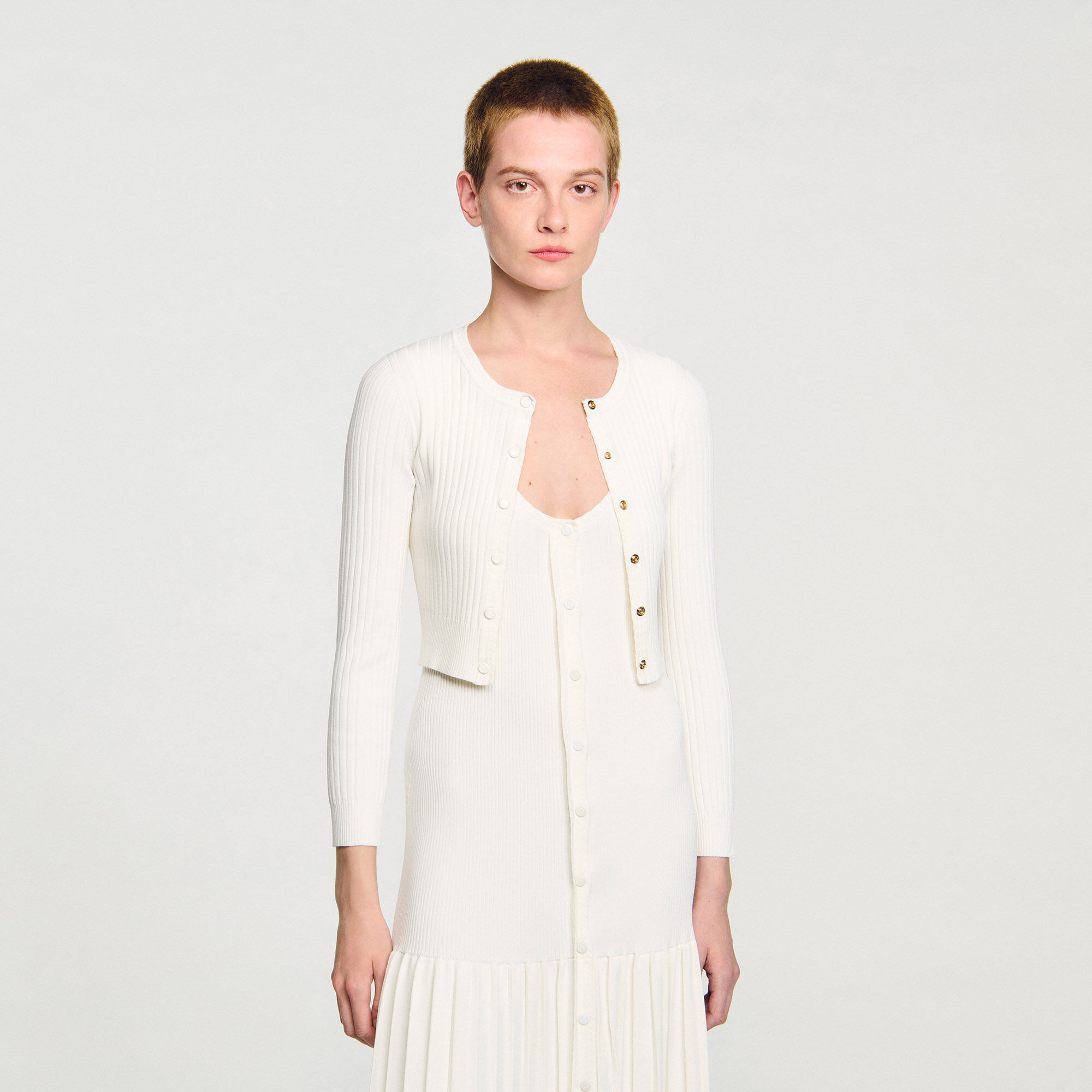 Kurzer Cardigan aus Rippstrick