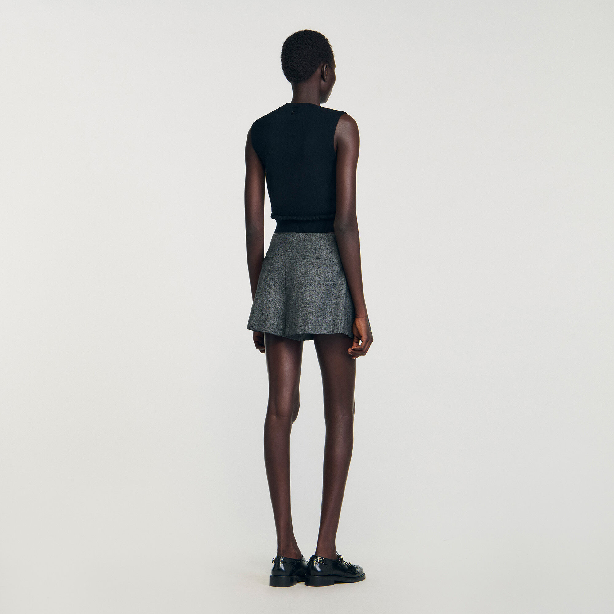 Plissierte Shorts mit Gürtel