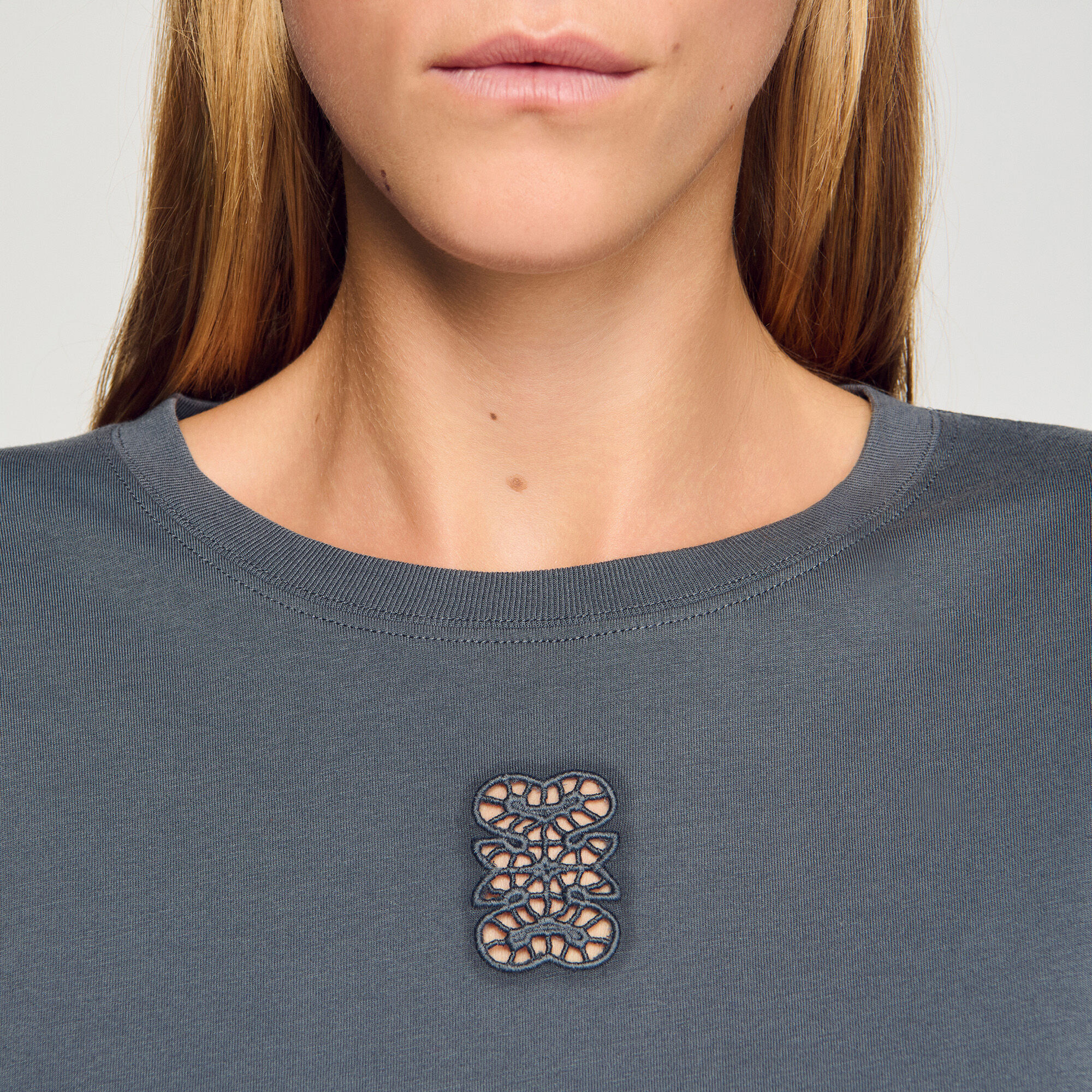 T-Shirt mit Stickerei