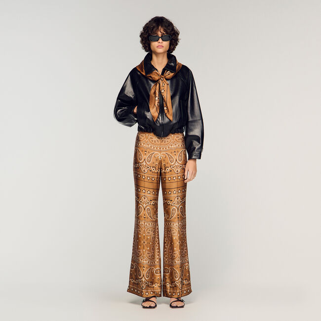 Flie&szlig;ende Hose mit Bandana-Print