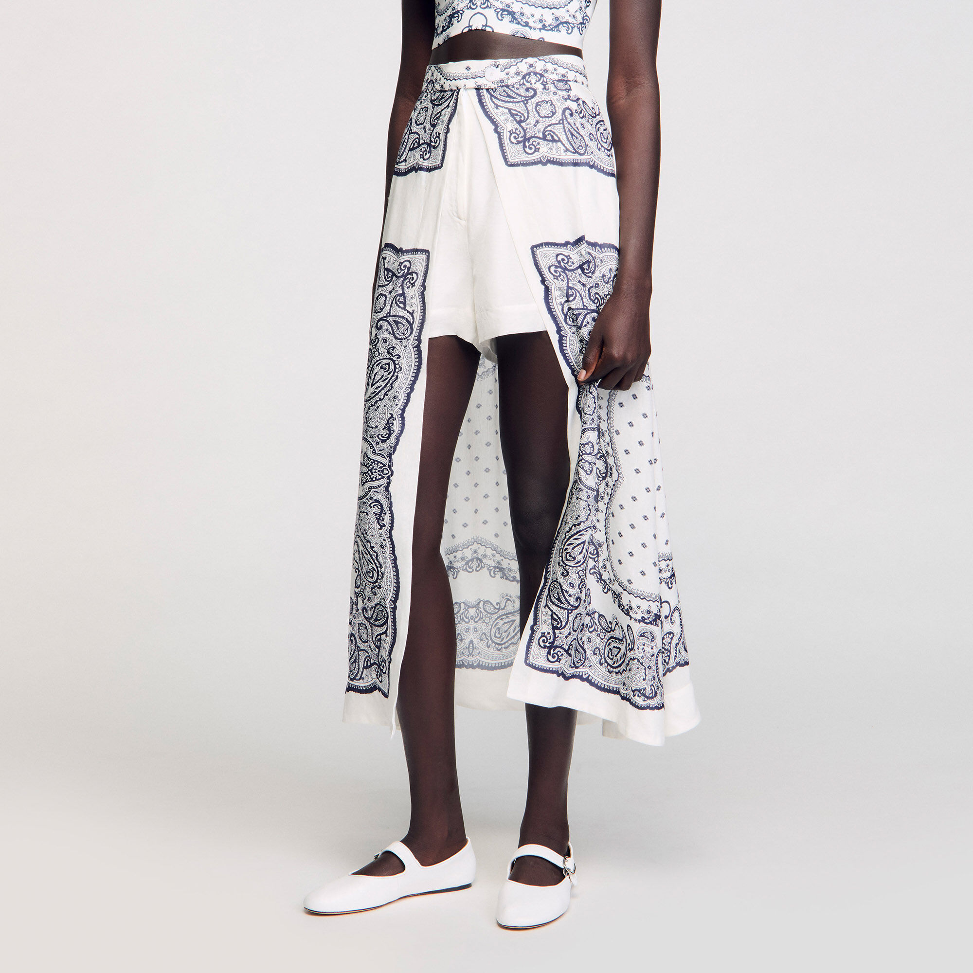 Kurzer Rock mit Bandana-Print