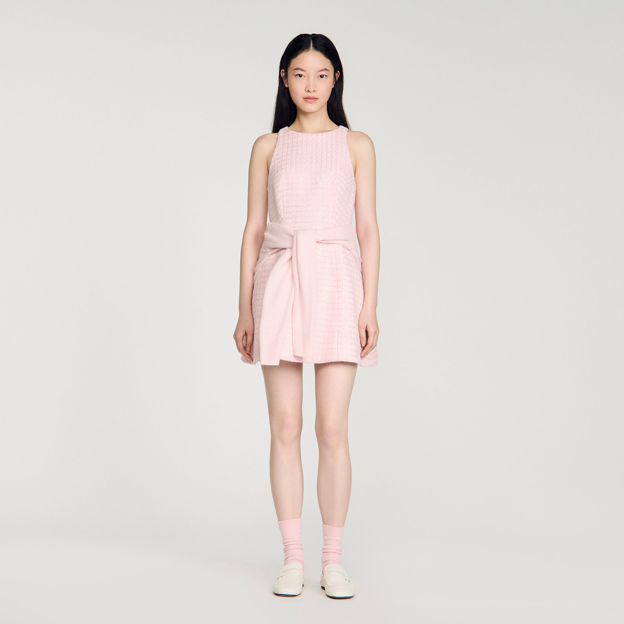 Kurzes Tweedkleid mit Pailletten