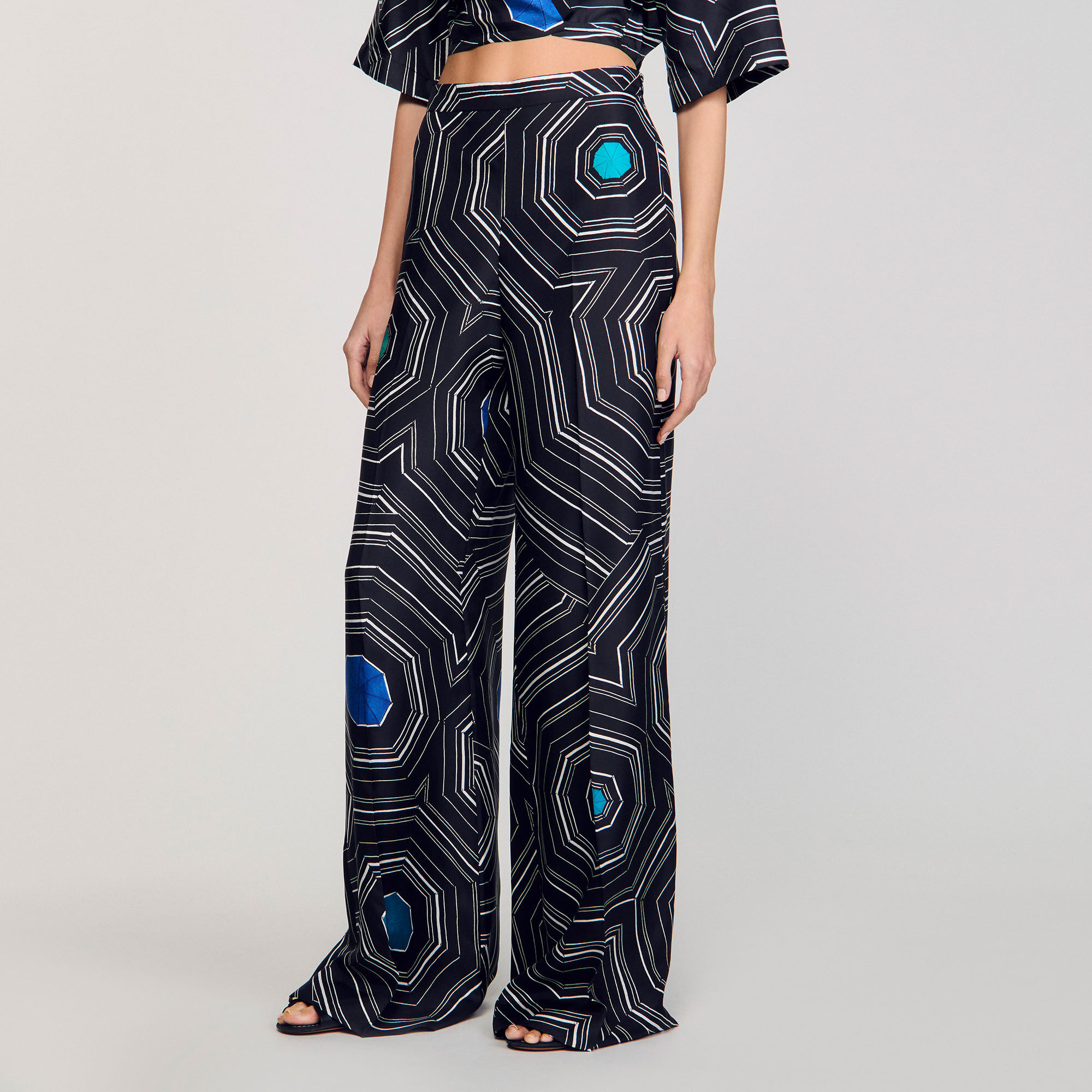 Seidenhose mit Spiralendruckmuster