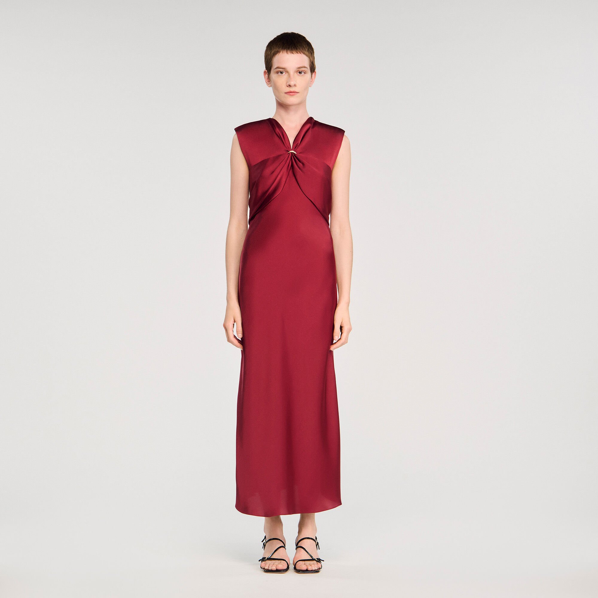 Langes Kleid mit V-Ausschnitt