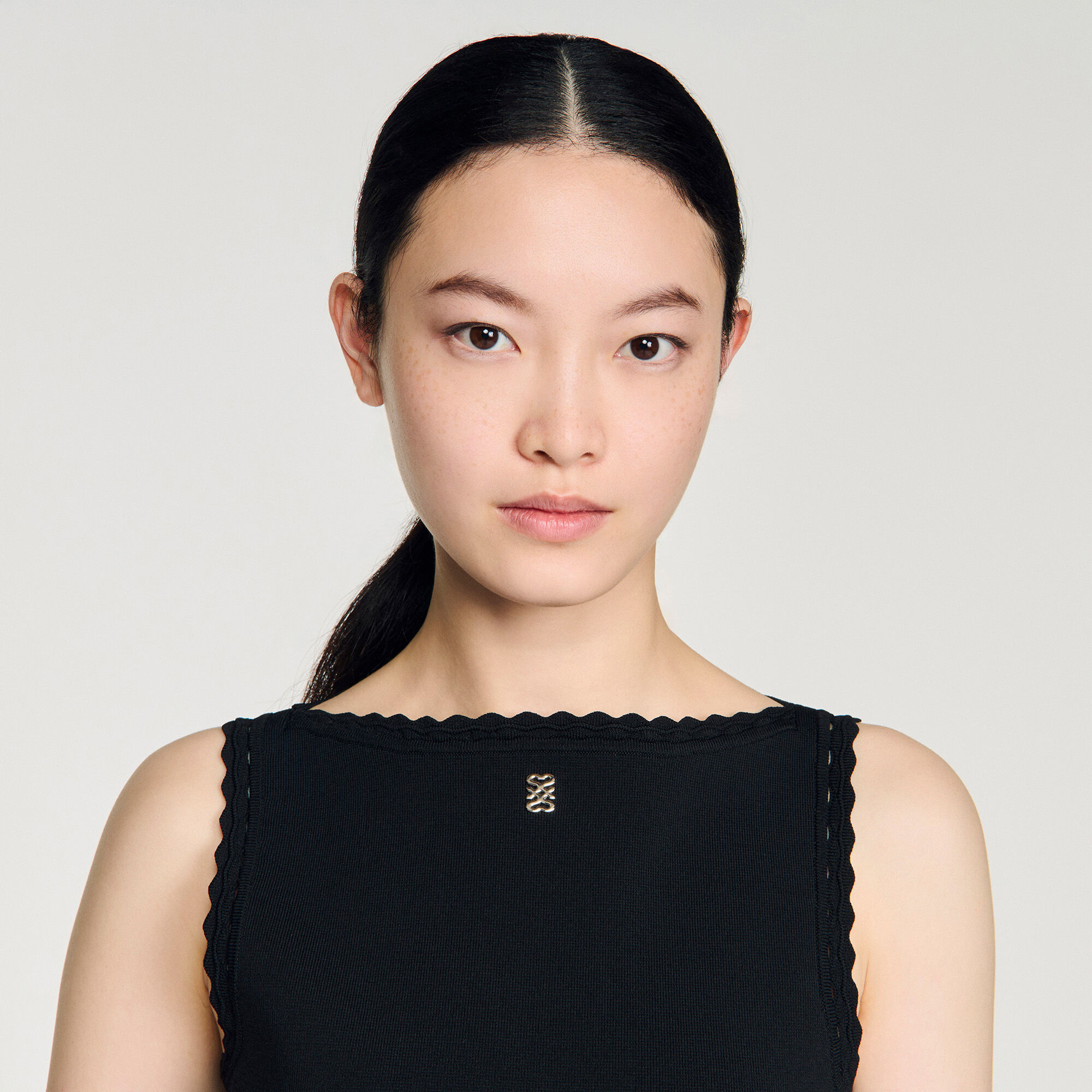 Zweifarbiges kurzes Kleid