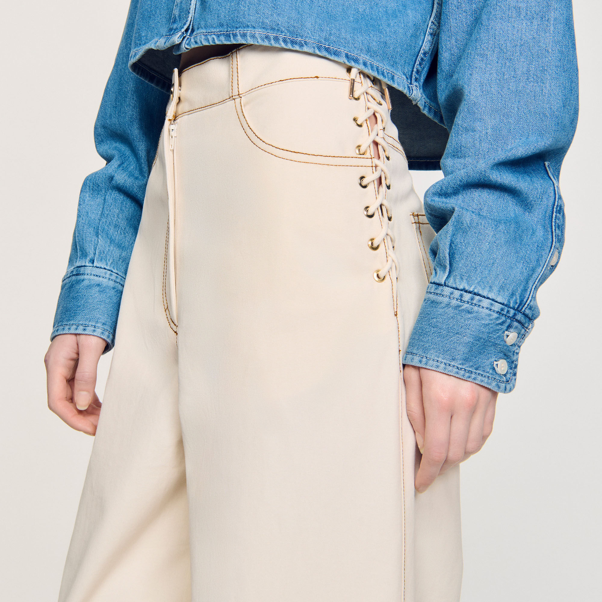 Jeans mit Schnürbändern