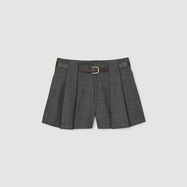 Plissierte Shorts mit Gürtel