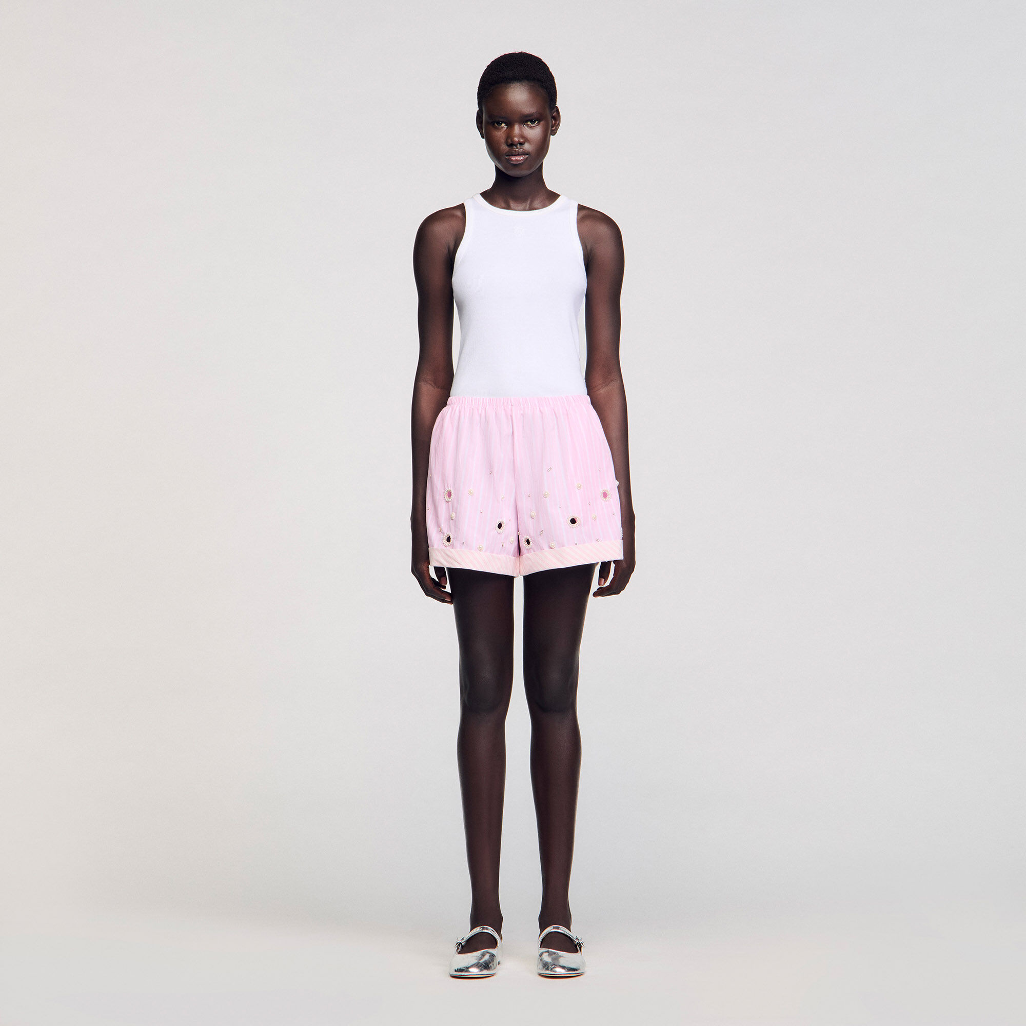 Gestreifte Shorts mit Strassbesatz