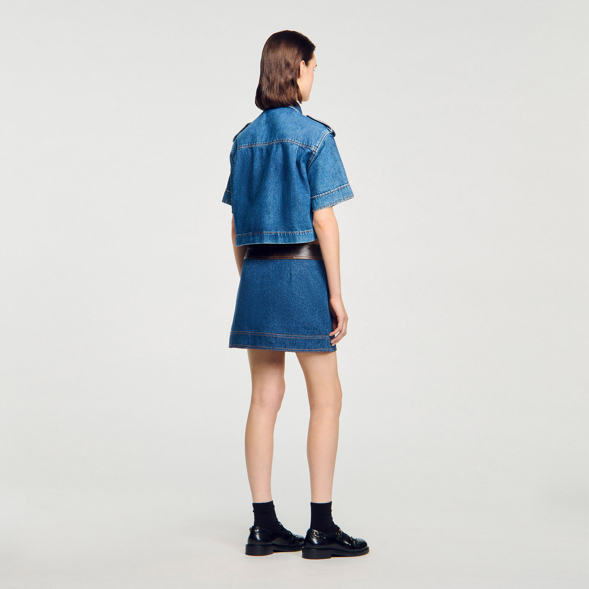 Kurzer Rock aus Denim und Leder