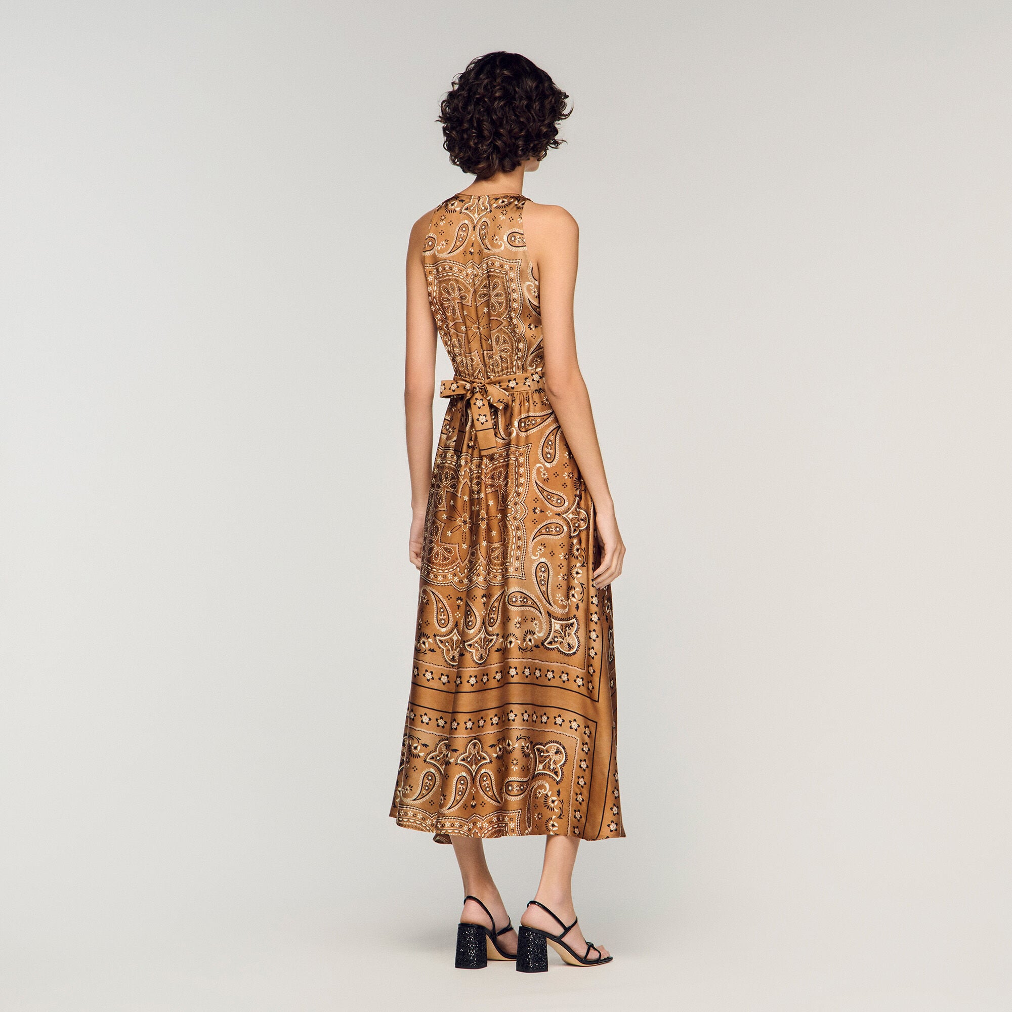 Langes Kleid mit Bandana-Muster
