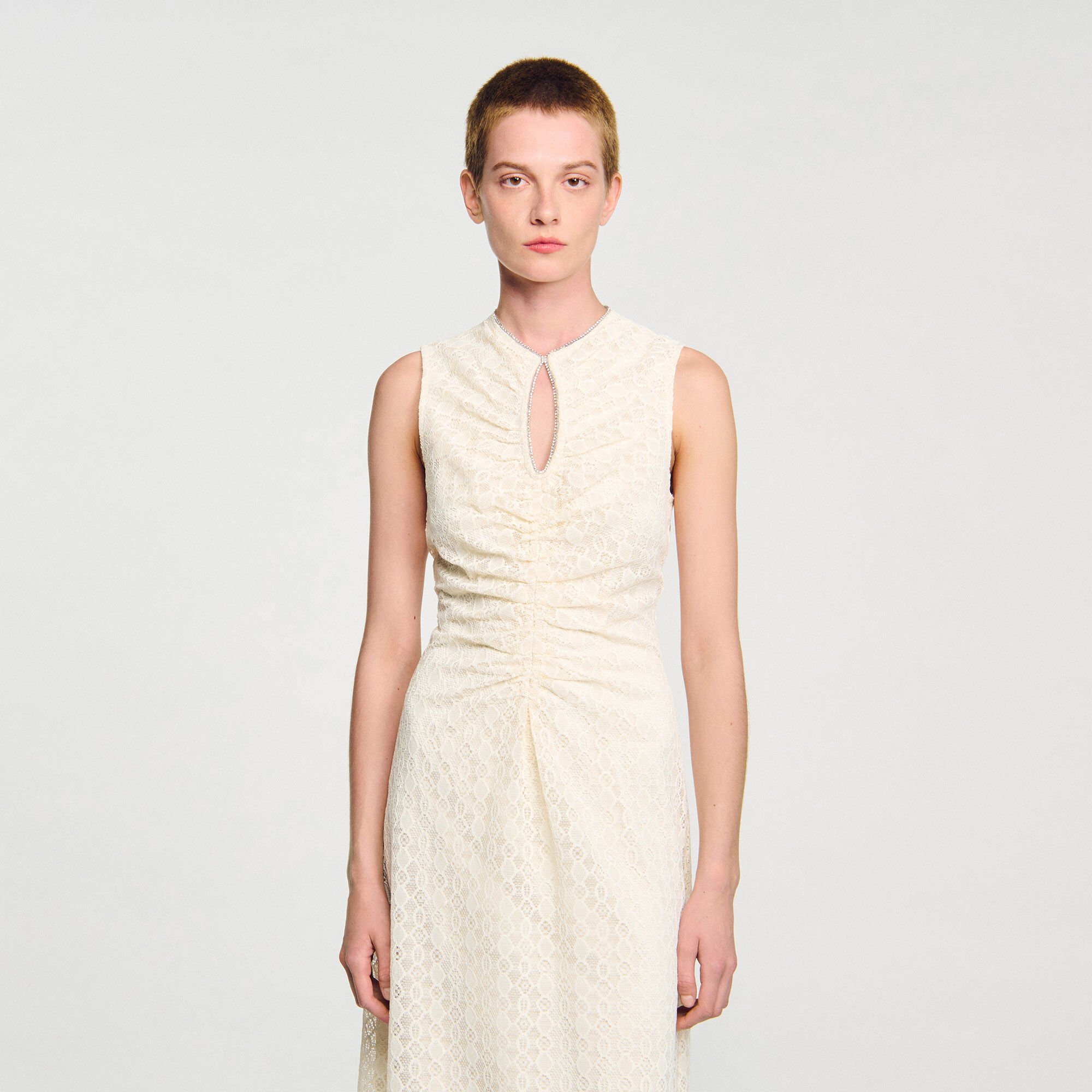 Langes Spitzenkleid