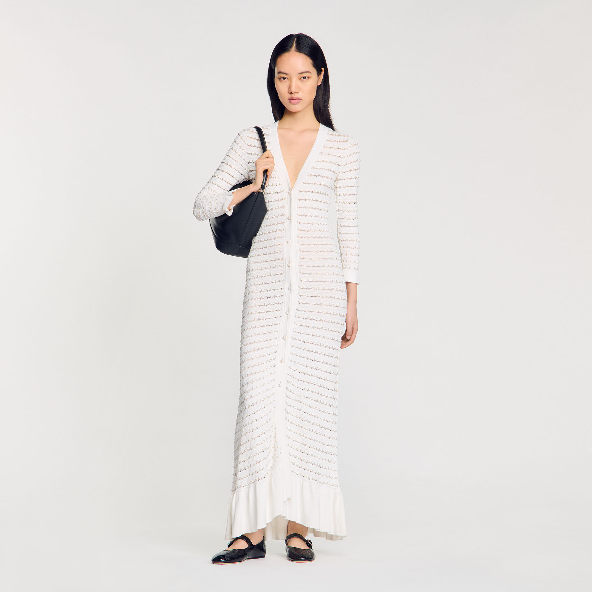 Langes Kleid mit Perlen