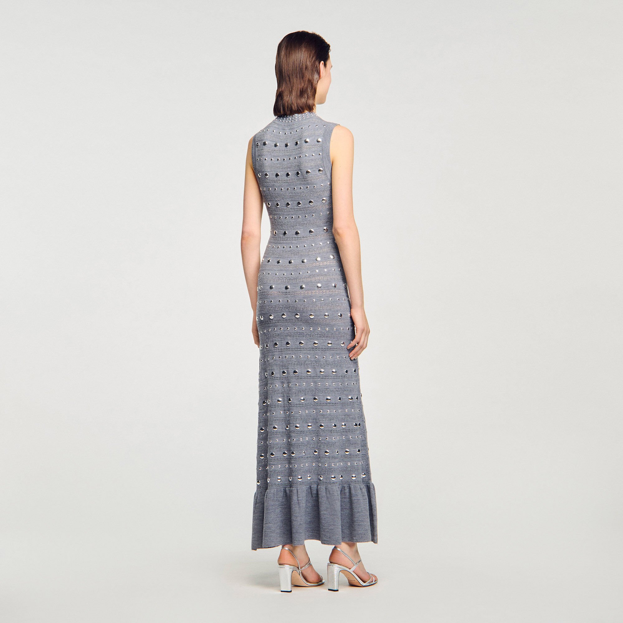 Langes Strickkleid mit Ziernieten