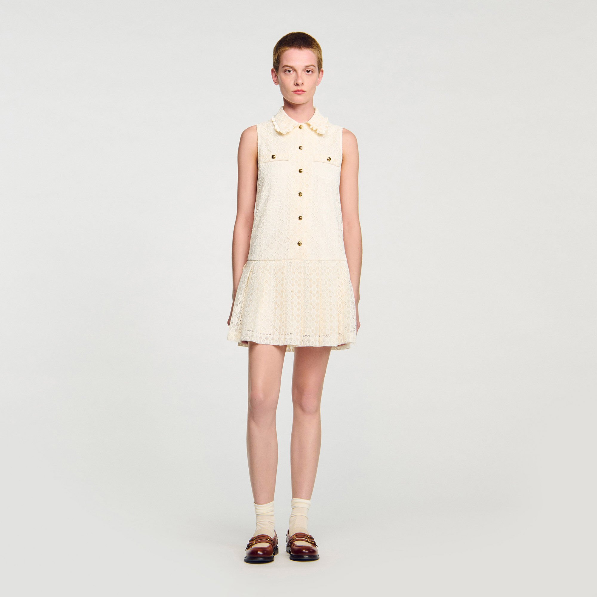 Kurzes Spitzenkleid