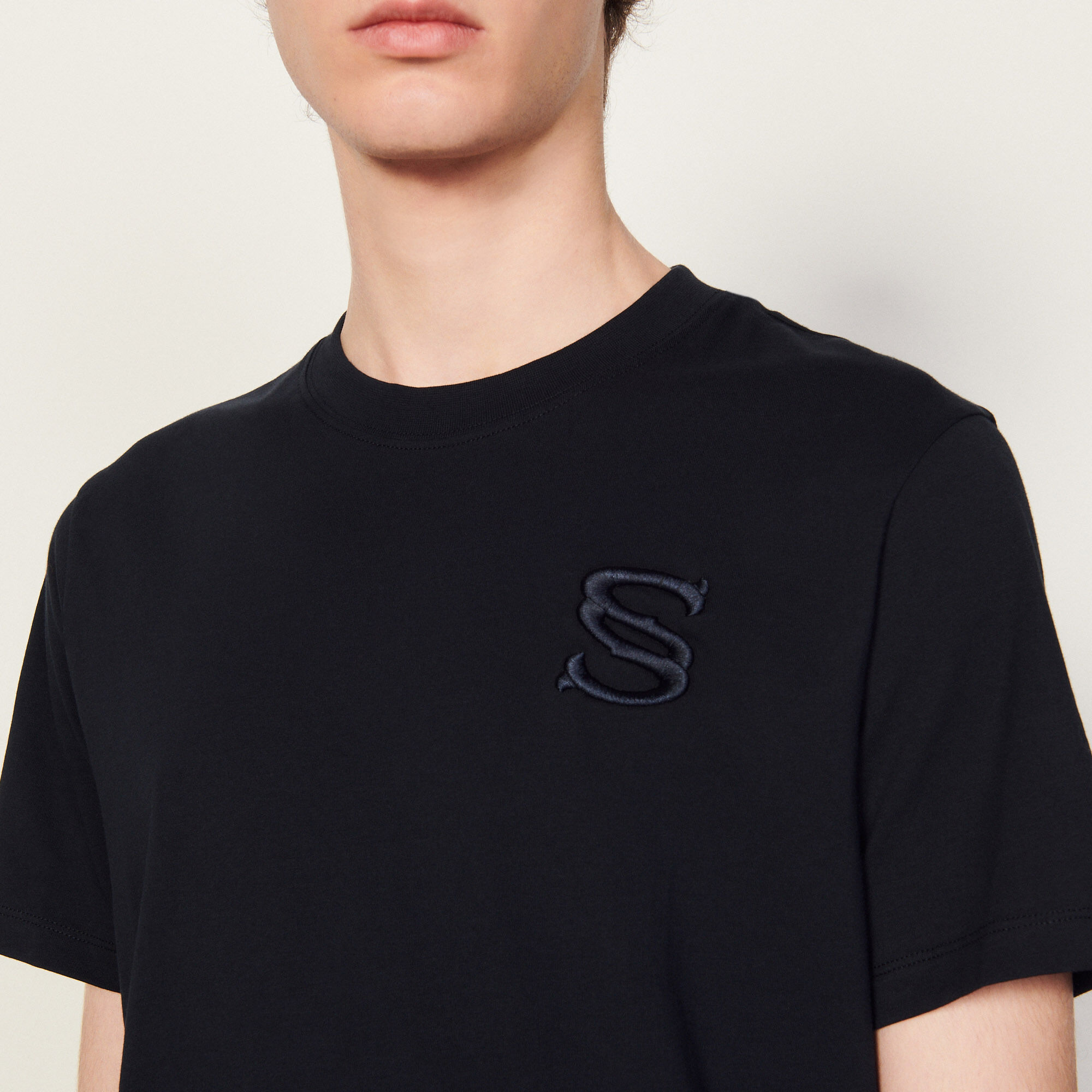 T-Shirt mit Stickerei